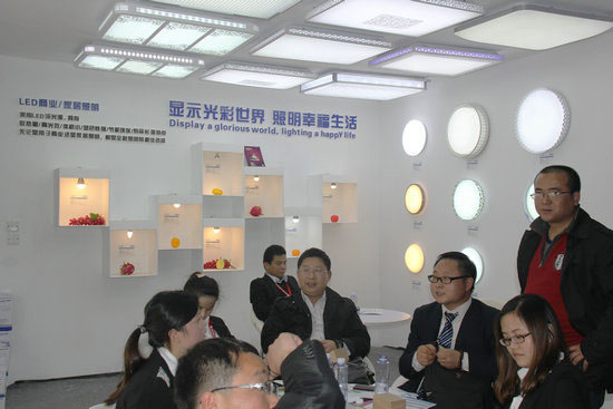 照明展廳.jpg